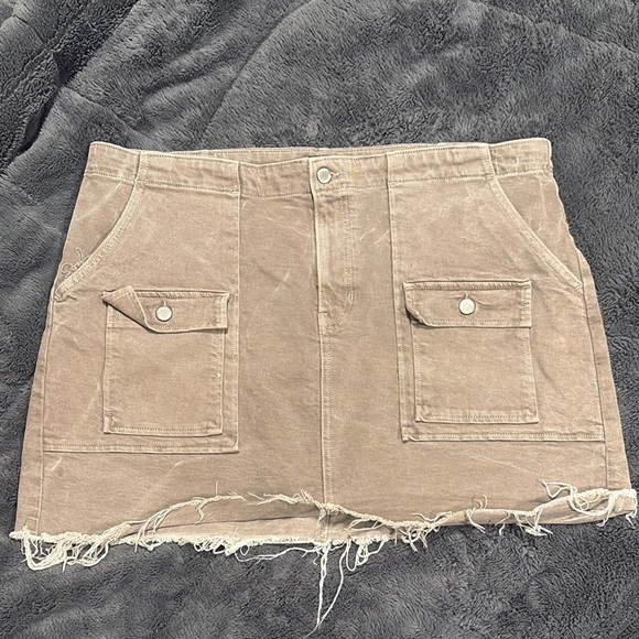 Banana Republic Beige Casual Skirt - Picture 1 of 4